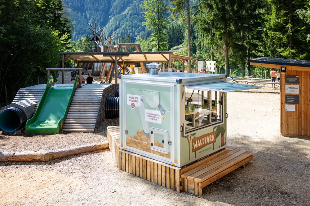 CHIPSI am Spielplatz im Waldpark